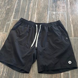 Mens Vuori Kore shorts in black size XL